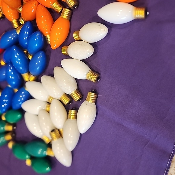 Box lot of C7 Christmas bulbs.*** - Picture 6 of 6